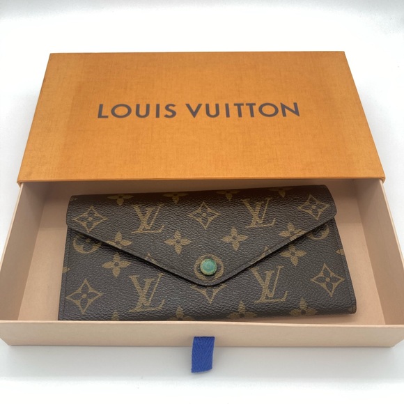LOUIS VUITTON MONOGRAM GREEN INTERIOR TRIFOLD JOSEPHINE WALLET - Picture 1 of 9